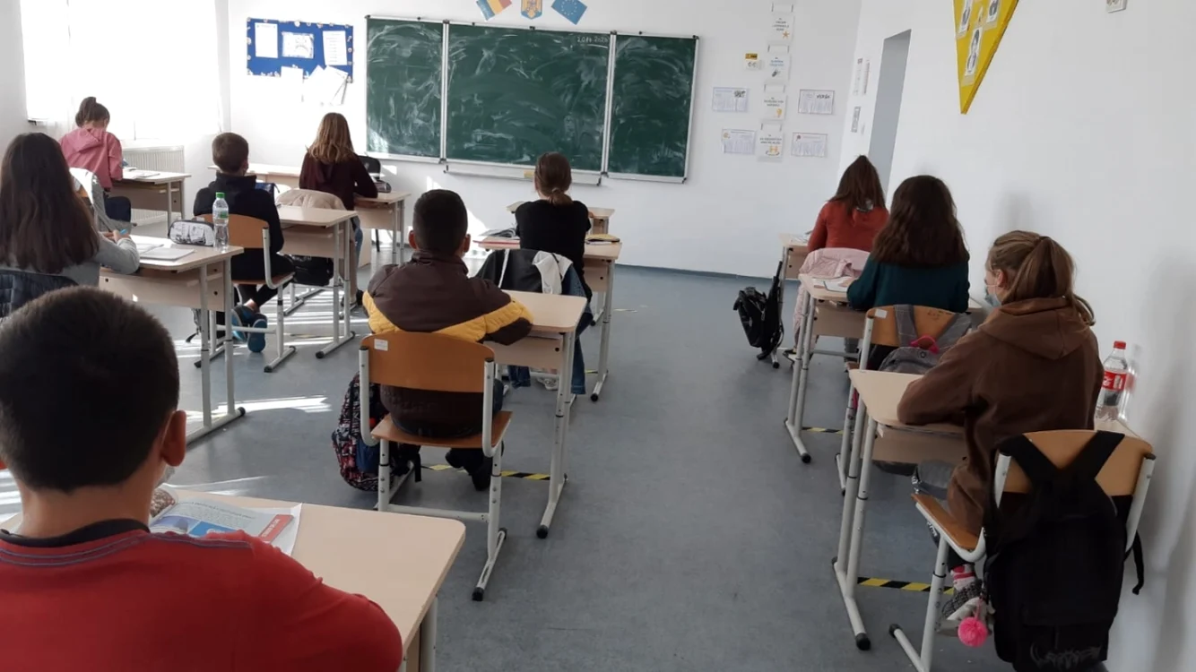 Rata scăzută de vaccinare ţine în online elevii din Munţii Apuseni Foto Adevărul