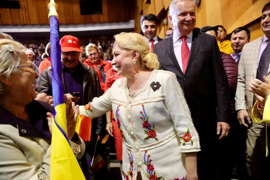 Viorica Dăncilă se află într-o vizită la FocșaniFoto: Facebook
