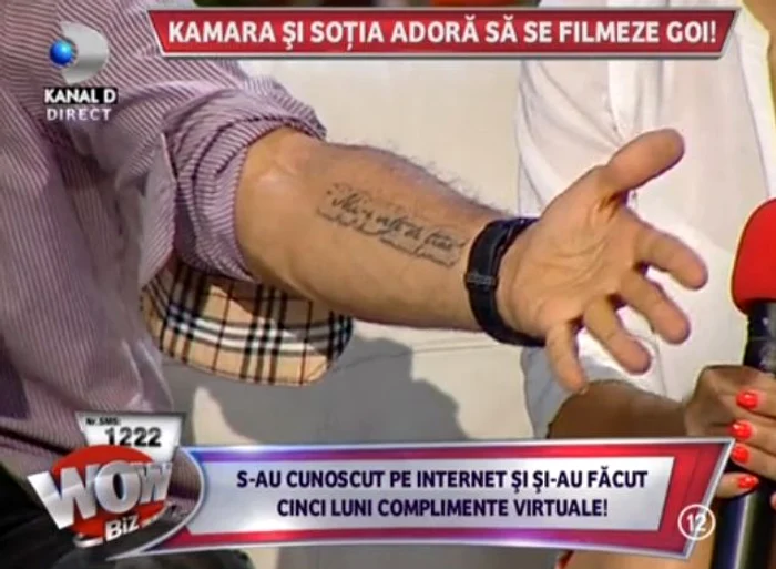 Kamara şi-a tatuaj pe mână acelaşi mesaj pe care îl are şi soţia sa, pe spate, "Mi-e sete de tine" (captură: Kanal D)