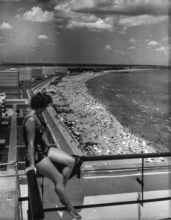 Mamaia anilor '60, după dezvoltarea primului ansamblu modernist. FOTO: Fortepan