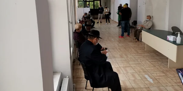 aglomeraţie vaccinare centru slatina