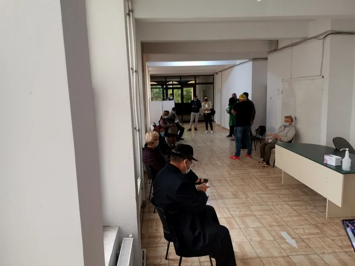 În centrele în care astă-vară nu călca nimeni cu orele acum se stă la rând FOTO: Alina MItran