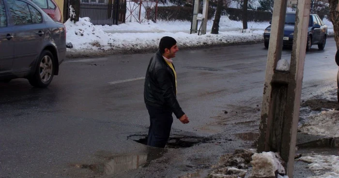 Groapa avea mai mult de jumătate de metru