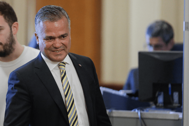 Averea lui Adrian Veștea, premierul desemnat: 67.000 de mp de teren, case și economii în trei valute