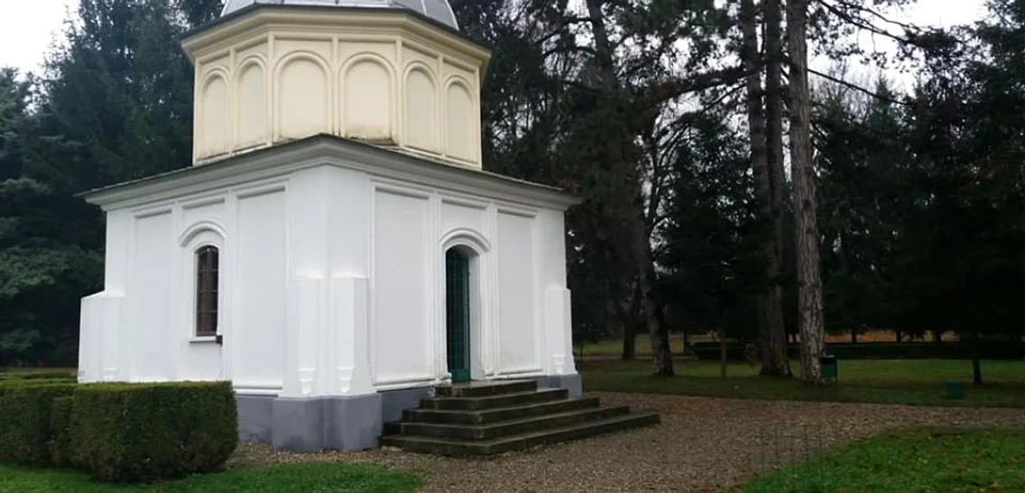 Mormintele amorezilor care au indignat Regalitatea