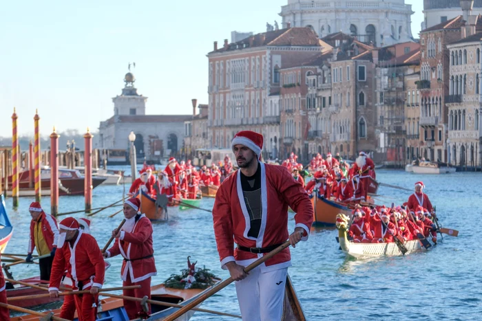 Regata lui Moș Crăciun din Veneția, 17 decembrie 2023