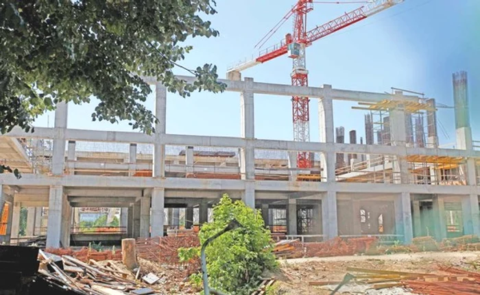 Primăria Capitalei nu a anunțat nici un termen pentru reluarea lucrărilor pe șantierul patinoarului