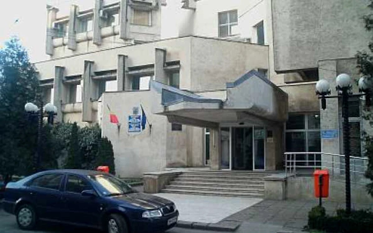 Vineri, între orele 10.00
şi 10.30, Primăria municipiului Satu Mare, Direcţia Impozite şi Taxe Locale,
Serviciul Public Comunitar Local Evidenţa Populaţiei şi Serviciul Public Ajutor
Social vor opri activitatea, atât cea internă cât şi cea cu publicul. FOTO - smon.ro
