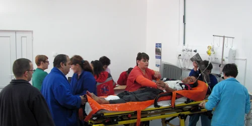 Bărbatul a fost monitorizat în continuu de medicii de la urgenţe