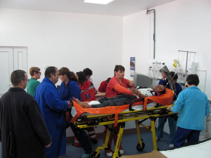 Bărbatul a fost monitorizat în continuu de medicii de la urgenţe