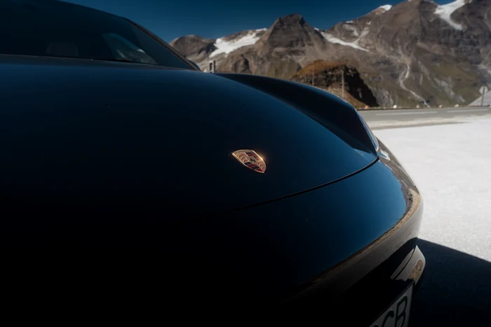 Sute de mașini Porsche din Rusia au încetat brusc să mai funcționeze FOTO: Eurocharge