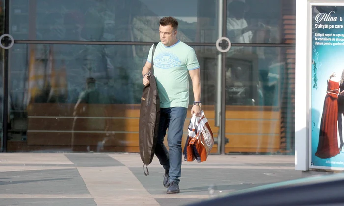 
    Interpretul este mândru de fiica sa, care în aceste zile dificile se concentrează să ia note cât mai bune la Bacalaureat. 