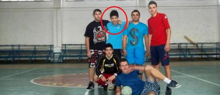 Robert Diaconescu a fost elev în clasa a XII-a de la Colegiul Naţional "Nicolae Titulescu" din Pucioasa, judeţul Dâmboviţa