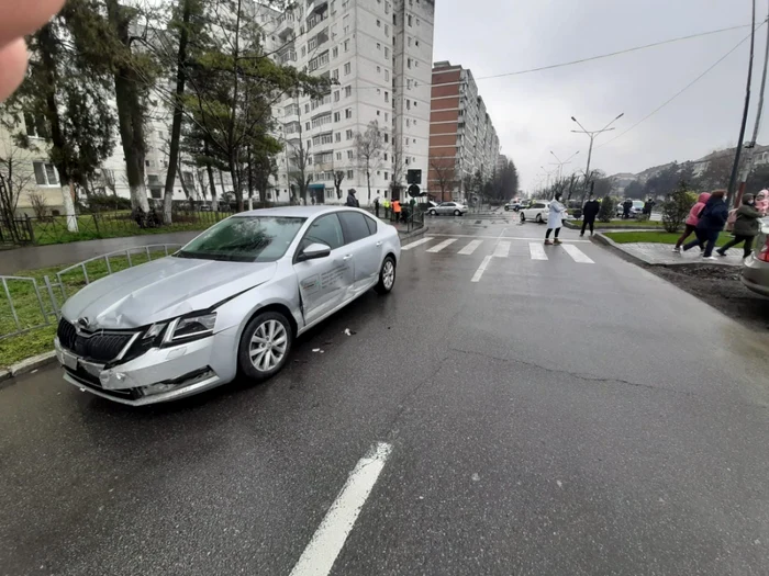 Accident la o barieră de cale ferată din Râmnicu Vâlcea - doi copii de 5 şi 10 ani duşi la UPU Foto Adevărul