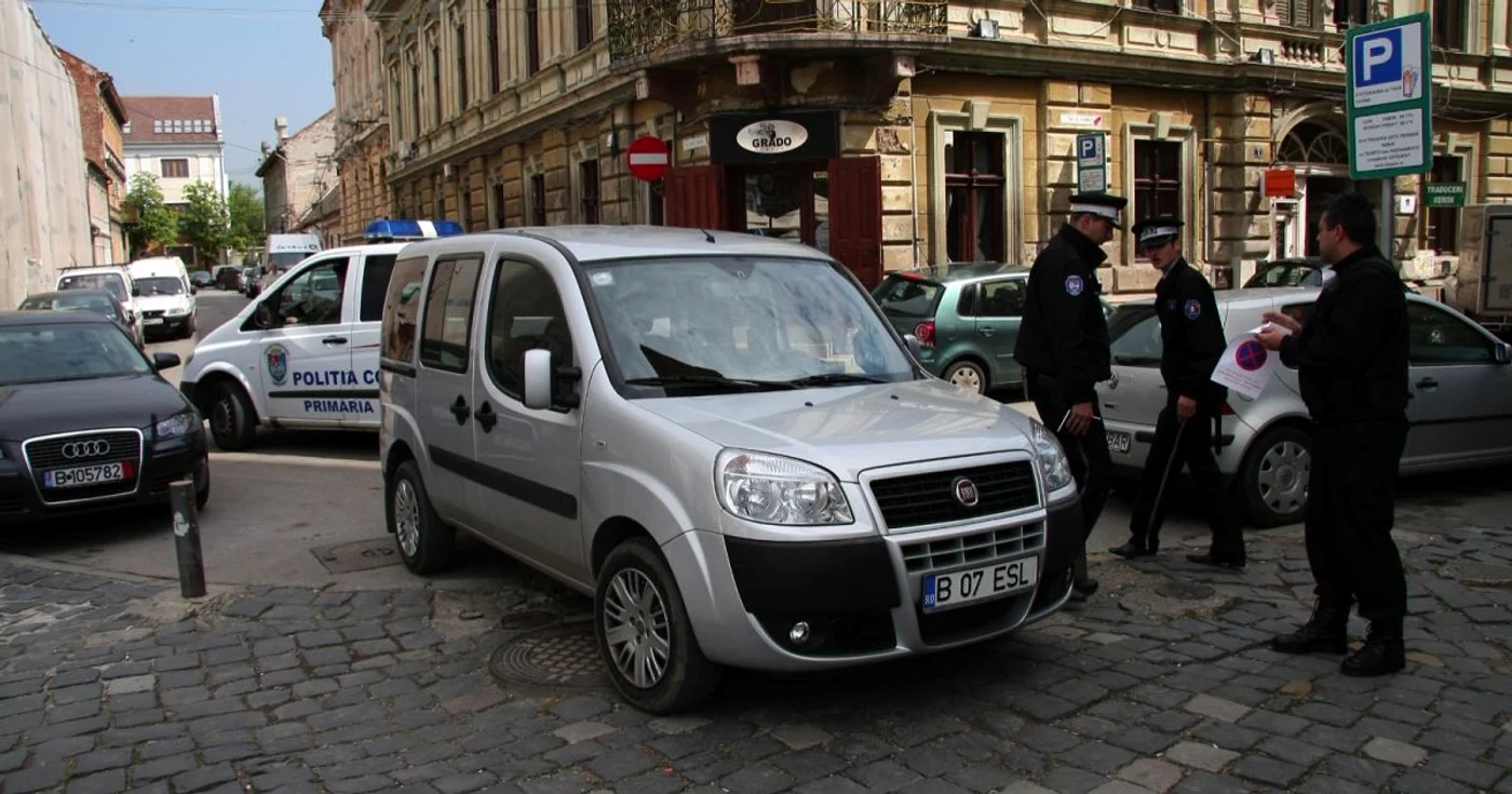 Timişorenii care îşi spală şi îşi repară maşinile pe domeniul public riscă amenzi aspre