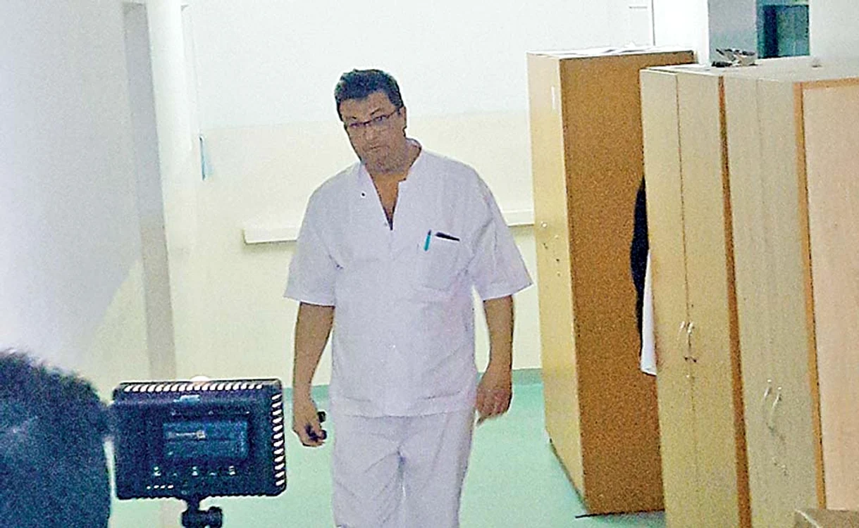 
    Ortopedul Radu Jidovin “colecţionase” 81 de radiografii  