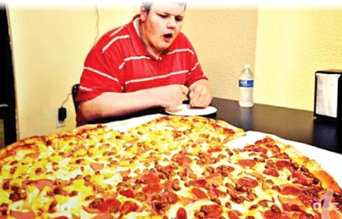 
    Mega pizza “Da Big  Kahuna” poate acoperi  necesarul de hrană al  unei persoane normale  timp de 10 zile  