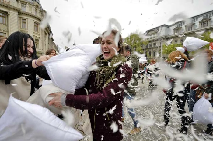 Cele mai ciudate legi din lume: bătaia cu pernele Foto: Click!