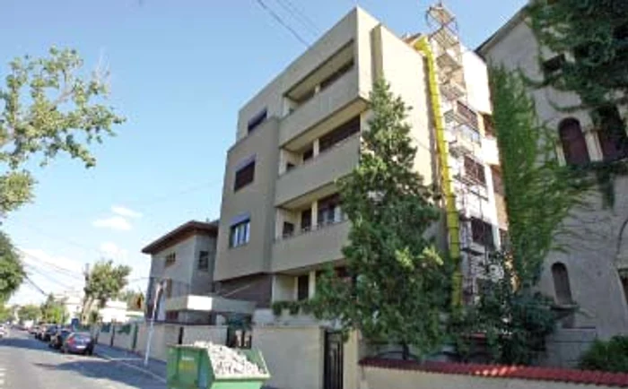Modul de achiziţie a terenului şi de construcţie a blocului rămâne secretizat în Parlament