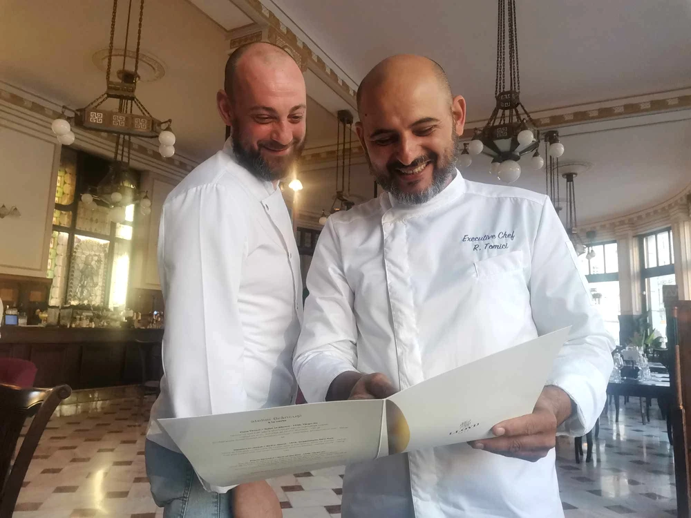 Bucătarii Remus Tomici și Eusebiu Lăcătușu FOTO Ștefan Both