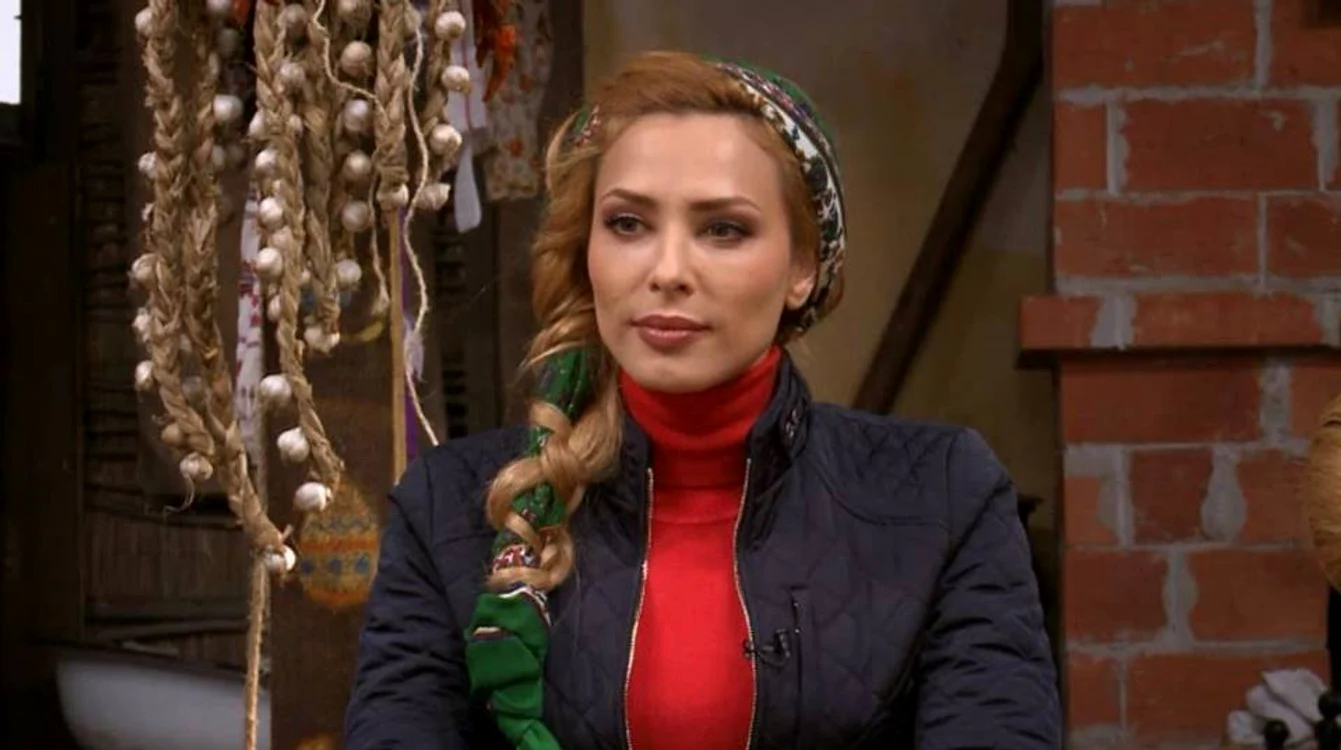 
    Iulia Vântur, prezentatoarea emisiunii "Ferma vedetelor"Foto:stirileprotv.ro  