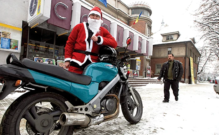 Unii dintre membrii „Timişoara Bikers“ au venit pe motoare, în ciuda vremii