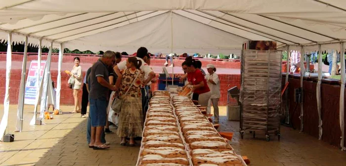 Prăjitura măsoară 22 de metri