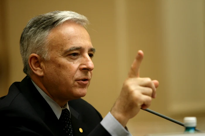 Mugur Isărescu, şeful BNR, capătă puteri şi peste Guvern