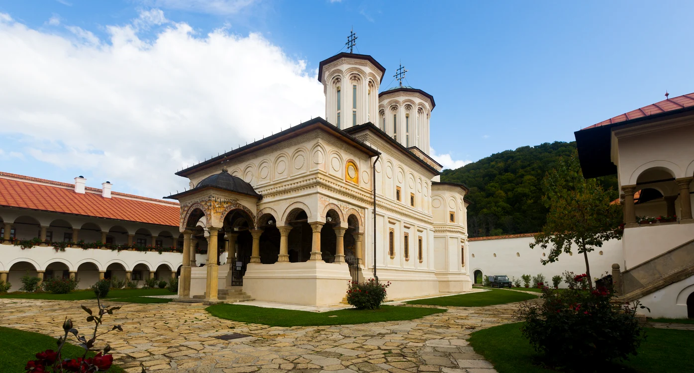 Biserica din curtea Mănăstirii Horezu. FOTO: Shutterstock
