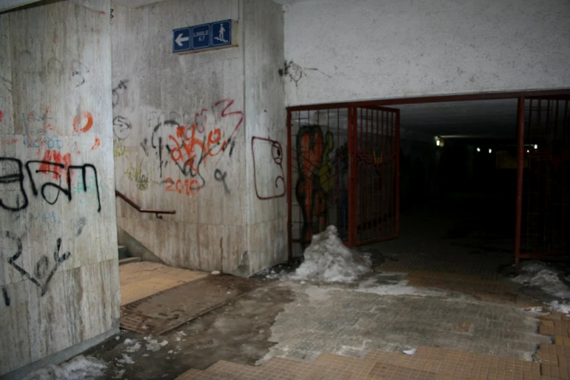 Nici măcar gheaţa nu a fost curăţată, iar mirosul este insuportabil.