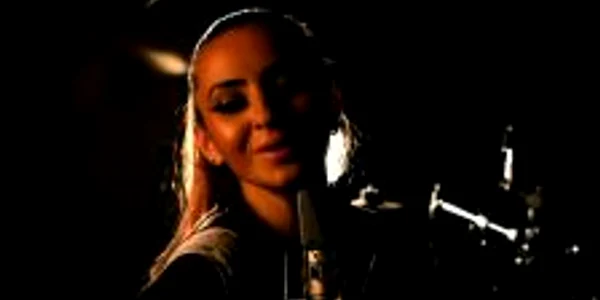 Tânăra mămică lansează videoclipul noului ei single