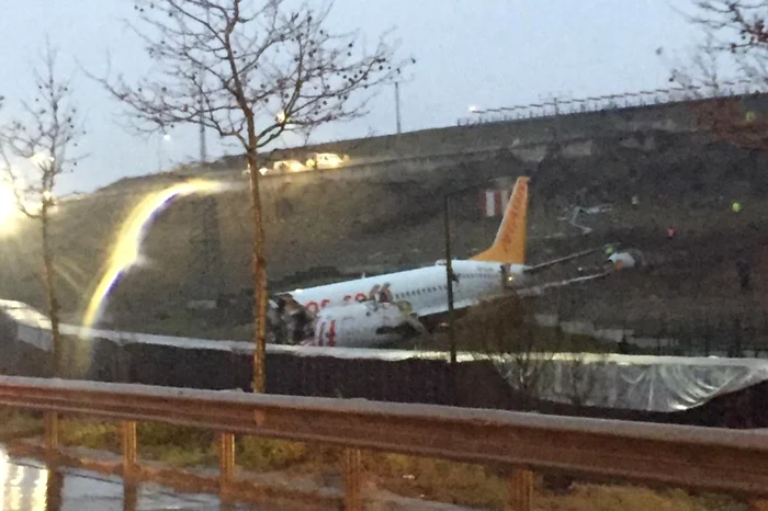 Avion Pegasus rupt - Aeroportul Sabiha Gokcen - Istanbul - Turcia / FOTO AFP / 5 feb 2020