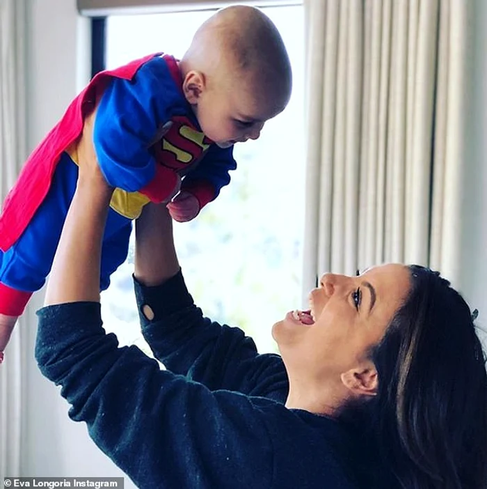 Eva Longoria, fericită alături de fiul ei, în vârstă de cinci luni