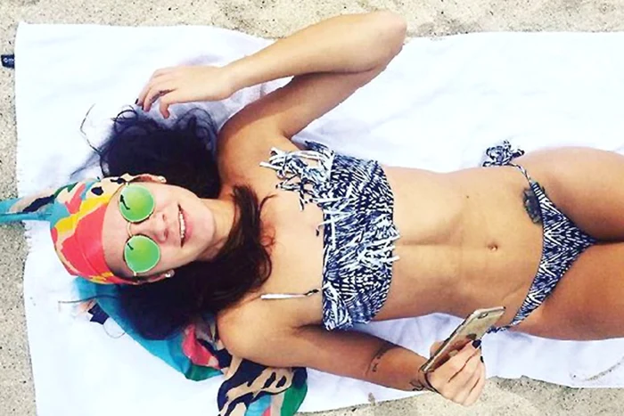 
    Andreea şi-a etalat tatuajul pe plajele din Dubai  