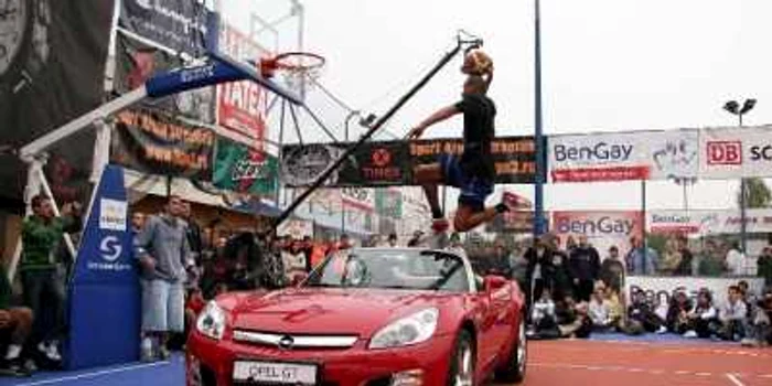 BASCHET: Campionatul European de slam dunk, la Bucureşti (video)