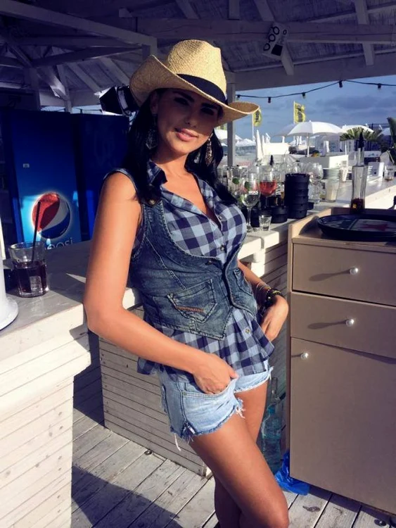 
    Lavinia Parva  