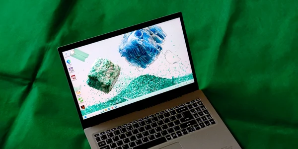 Laptop Acer Aspire Vero jpg