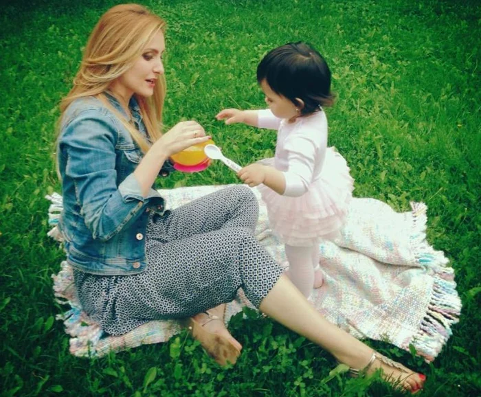 Alina Sorescu are o fetiţă de un an şi zece luni