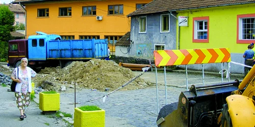 Primăria Reşiţa nu mai poate continua investiţiile începute. Foto: Oana Bejenariu