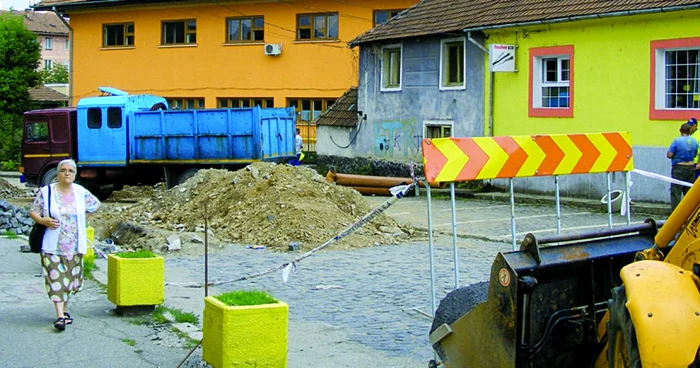 Primăria Reşiţa nu mai poate continua investiţiile începute. Foto: Oana Bejenariu