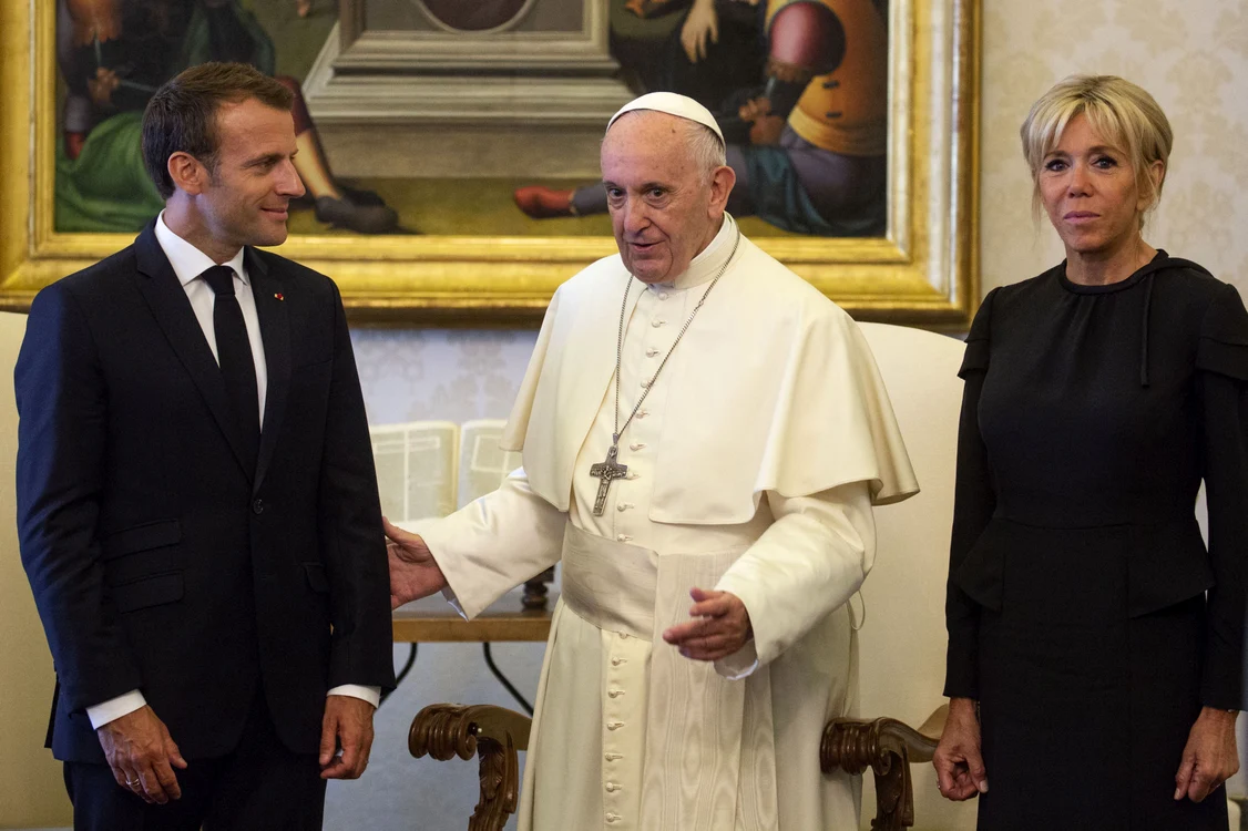 Pool   Le président Emmanuel Macron et sa femme Brigitte rencontrent le pape François au Vatican jpeg