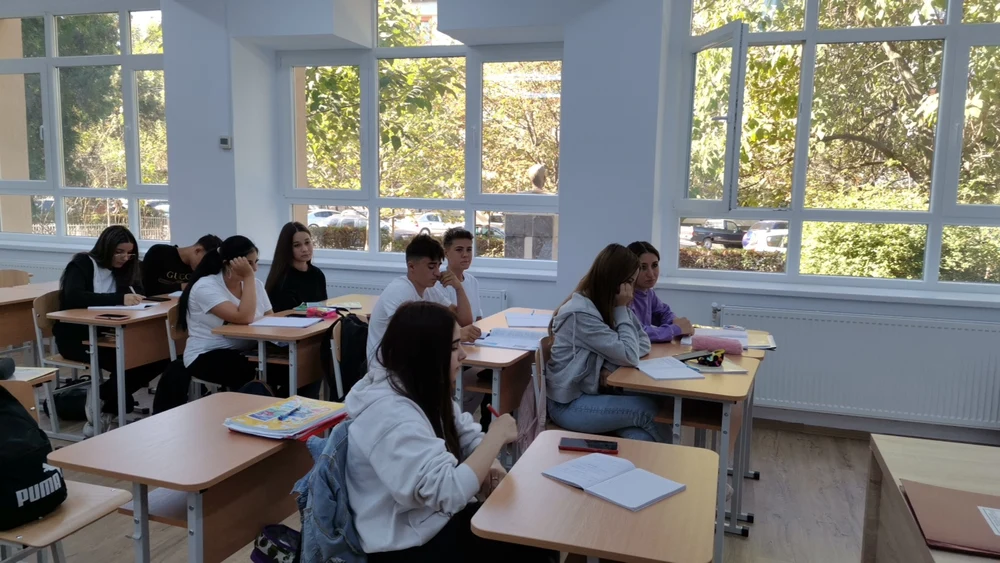 Proiectul AUR privind imnul și „Tatăl nostru” în școli a stârnit ample dezbateri. Ce spune fostul purtător de cuvânt al Patriarhiei