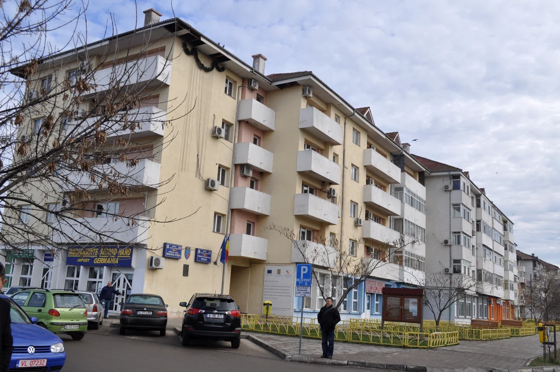 În primărie se intră prin scara bloculuiFoto: "Adevărul"
