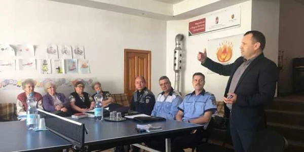 politisti la batrani