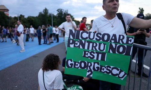 Protest organizat in Piata Victoriei din Bucuresti pentru sustinerea premierului demis si impotriva Partidului Social Democrat, a Liei Savonea si a presedintelui Romaniei, in Bucuresti, 19 iunie 2026. Inquam Photos / Octav Ganea