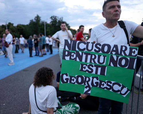 Protest organizat in Piata Victoriei din Bucuresti pentru sustinerea premierului demis si impotriva Partidului Social Democrat, a Liei Savonea si a presedintelui Romaniei, in Bucuresti, 19 iunie 2026.   Inquam Photos / Octav Ganea