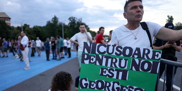 Protest organizat in Piata Victoriei din Bucuresti pentru sustinerea premierului demis si impotriva Partidului Social Democrat, a Liei Savonea si a presedintelui Romaniei, in Bucuresti, 19 iunie 2026.   Inquam Photos / Octav Ganea