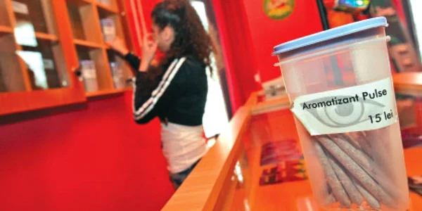 Guvernul a hotărât ieri ca 27 de substanţe şi 9 plante etnobotanice  să nu mai poată comercializate