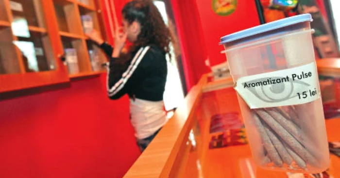 Guvernul a hotărât ieri ca 27 de substanţe şi 9 plante etnobotanice să nu mai poată comercializate