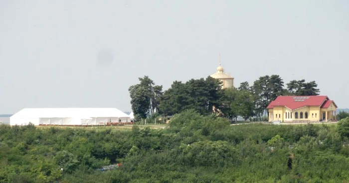 Petrecerea pensionarilor de Revelion va avea loc pe Dealul Grădişte din Slatina, într-un imens cort alb (Foto: Mugurel Manea)